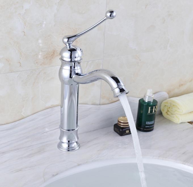 Gesundheitliche Wasserfall-Wannen-Hähne, ein Loch ziehen Küchen-Hahn herunter