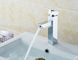 Zinklegierung Handgriff Einzelloch Messing Bad Waschbecken Wasserhähne / Waschbecken Mischkränze